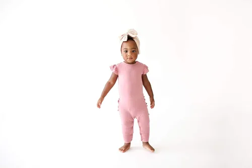 Vista 33 de Posh Peanut Mameluco de manga casquillo con volantes para bebé, ropa para niñas recién nacidas, pijama de una pieza para niños, viscosa suave