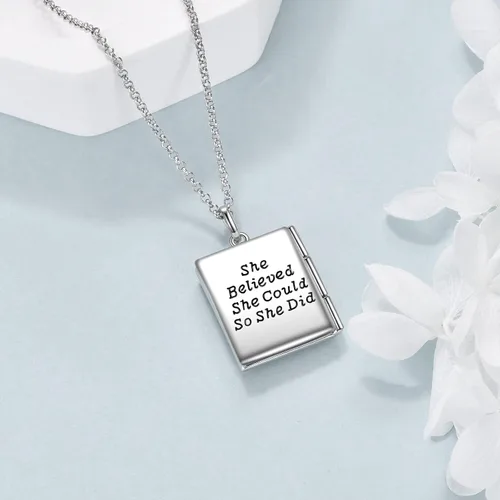 Vista 2 de Collar con medallón de fotos de plata de ley 925 con diseño de libro que sostiene fotos, regalos de cumpleaños para mujeres y madres