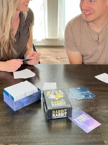 Vista 12 de Rabbit Rabbit: A Game of Superstitions, Myths & Folklore Trivia - Juego de cartas