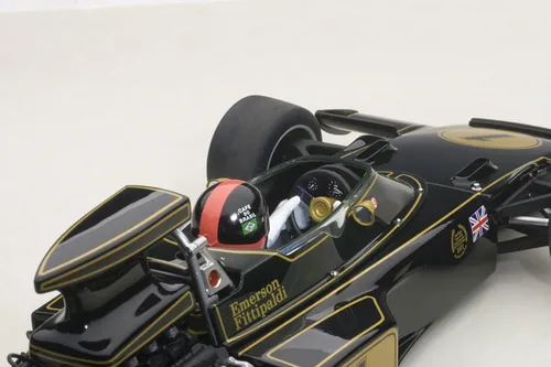 Vista 4 de Autoart Lotus 72E 1973 Emerson Fittipaldi #1 con figura de conductor en cabina 1/18 modelo coche