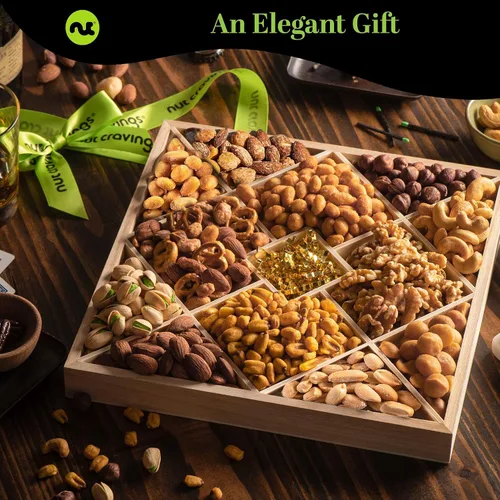 Vista 4 de NUT CRAVINGS - Cesta de regalo de nueces mixtas en bandeja de madera de diamante reutilizable + cinta verde (12 surtidos) golosinas para adultos