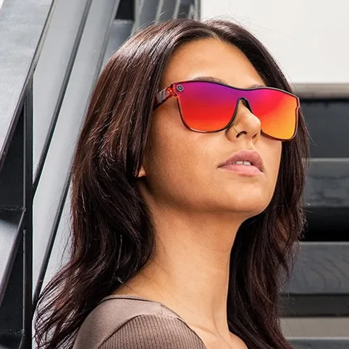 Vista 6 de Blenders Eyewear Millenia X2 Gafas de sol polarizadas Plana, lente espejo, marcos resistentes 100% protección UV Para hombres y mujeres