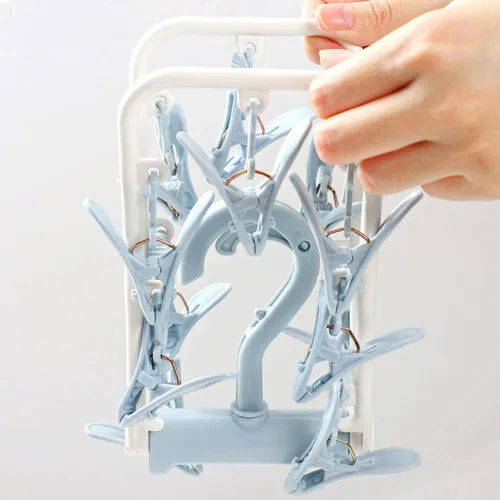 Vista 2 de Percheros de secado de ropa, paquete de 2 perchas pequeñas plegables portátiles con clips, calcetines, 12 clips, gancho giratorio de 360° para secar