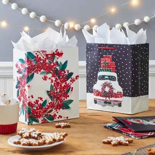 Vista 2 de Hallmark Paquete de bolsa de regalo de Navidad mediana de 9 pulgadas