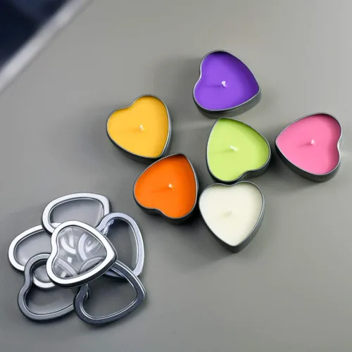 Vista 3 de Velas perfumadas de cera de soja con forma de corazón, 6 unidades Lata de viaje de metal plateado de 6 horas de tiempo de combustión para spa