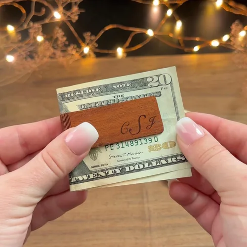 Vista 4 de Danique Clip de madera real para dinero con grabado personalizado, regalo del día del padre para papá, regalo de jubilación personalizado para papá