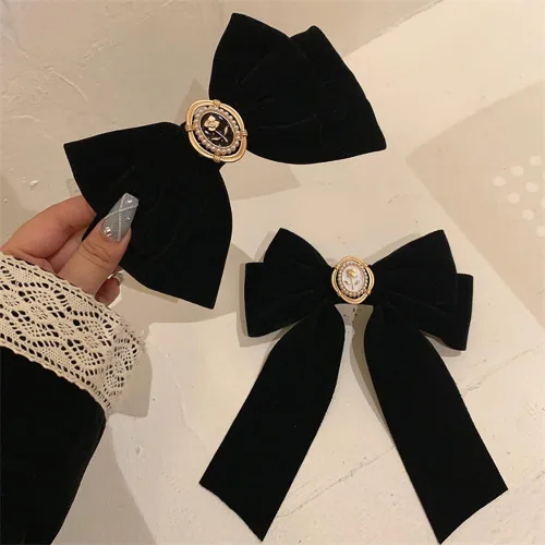 Vista 2 de 2 lazos de terciopelo para el cabello, clips de cinta negra, bonito clip de pico de pato, diseño elegante de perlas rosas, para cabello largo