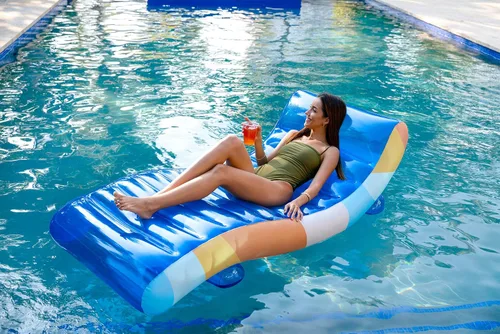 Vista 7 de PoolCandy Tumbona flotante Good Vibes. El último flotador inflable 2 en 1 lujoso y duradero; es una silla lounge en tierra o en agua.