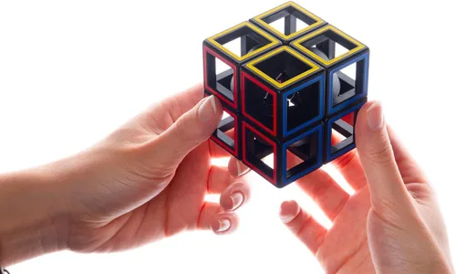 Vista 3 de Meffert 's Hollow Two by Two – El rompecabezas original transparente de 2 x 2 cubos Brainteaser – Diversión amigable para viajes para edades de 9