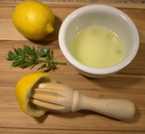 Vista 4 de efo Exprimidor de limón de madera - Exprimidor de cítricos y exprimidor de mano - Escariador de madera Good Grips para limones, limas y naranjas