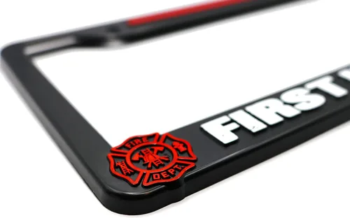 Vista 3 de First in Last Out Firefighter - Marco elevado 3D para placa de matrícula 1 paquete de cubierta de matrícula de automóvil de Estados Unidos