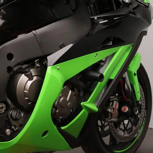 Vista 4 de Shogun Kawasaki ZX10 ZX10R ZX10RR 2016 2017 2018 2019 2020 2021 2022 2023 Negro Deslizadores de marco sin corte para modelos ABS y no ABS – 750-4959
