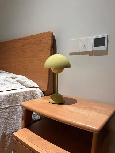 Vista 4 de Lámpara de mesa con forma de hongo, recargable e inalámbrica