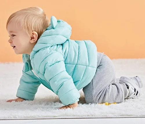 Vista 4 de Abrigos de invierno de estilo inflado con capucha para bebé