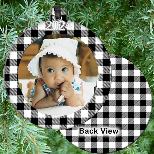 Vista 3 de Adornos de fotos para árbol de Navidad, adorno clásico de marco de Navidad a cuadros en blanco y negro, diseño magnético de fácil carga, con cinta