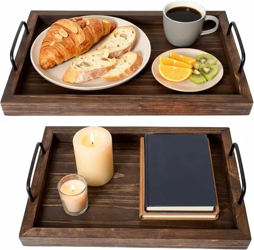 Vista 9 de Besti Bandejas rústicas vintage para servir comida (juego de 2) Tabla de madera anidable con asas de metal Elegantes bandejas de servir de Negro