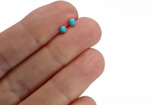 Vista 4 de Pequeños aretes de tuerca con piedras preciosas de 0.118 in para mujeres y niñas, bisel redondo de plata de ley 925