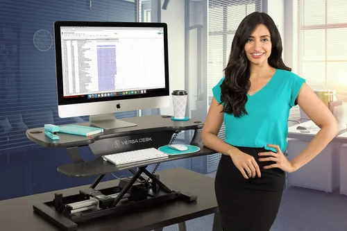 Vista 6 de Convertidor VersaDesk eléctrico para computadora de escritorio. Convierte con facilidad un escritorio en un escritorio con soporte para utilizar