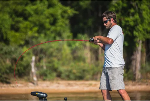 Vista 8 de Combo de carrete de cebo de bajo perfil y caña de pescar Ugly Stik Carbon