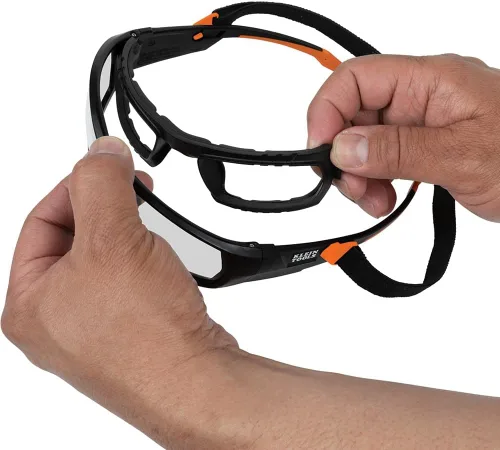 Vista 9 de Klein Tools 60538 Gafas de Seguridad con Junta, Equipo de Protección Individual Protector de Ojos Profesional, Marco Completo, Resistente a