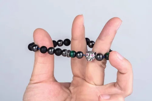 Vista 6 de Karseer Pulsera con dije de pantera negra, cristales de piedra natural y hematita magnética, regalo de joyería de animales espirituales para hombres