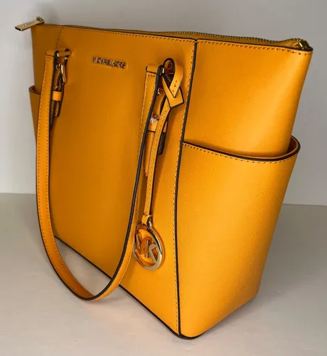 Vista 8 de Michael Kors Charlotte - Bolsa grande con cierre de cremallera de un cuarto