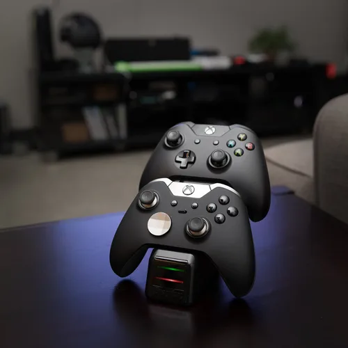 Vista 7 de PDP Gaming Energizer Dual Controller Charging System, Two Rechargeable Battery Packs Black - Xbox One