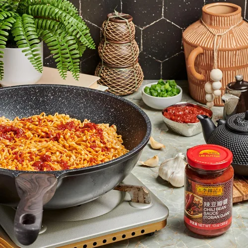 Vista 8 de Lee Kum Kee Salsa de frijoles (13 onzas – 1 paquete), salsa Toban, estilo Sichuan, especias suaves, perfecta para freír, fideos, mariscos, mapo tofu