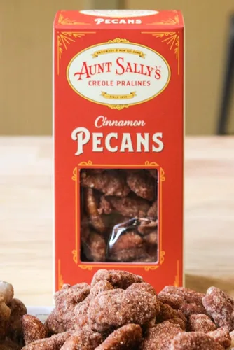 Vista 2 de Aunt Sally's Pralines - Nueces pecanas recubiertas de canela, caja de 5 onzas