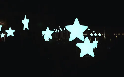 Vista 7 de 204 calcomanías de pared de plástico noctilucente fluorescente que brillan en la oscuridad, estrellas luminosas para el hogar, techo, pared