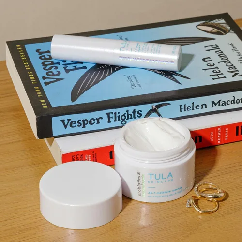 Vista 7 de TULA Skin Care 24-7 Power Swipe Bálsamo hidratante para ojos - Tratamiento de círculos oscuros, iluminación instantánea, portátil - 0.23 onzas