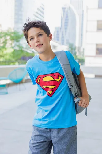 Vista 2 de DC Comics Paquete de 3 camisetas de Batman Superman The Flash de la Liga de la Justicia para niños pequeños y grandes