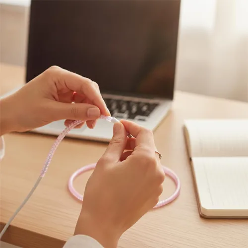 Vista 5 de 2 protectores de cables en espiral para auriculares y cables de datos, ayuda a organizar y proteger varios cables como cargadores, auriculares