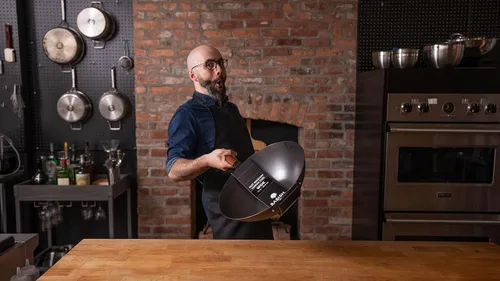 Vista 5 de Babish Wok de acero al carbono con fondo plano y sartén para saltear, 14 pulgadas