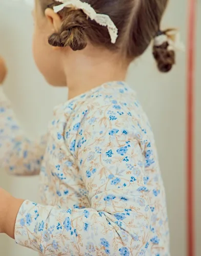 Vista 3 de moimoln Pijama de algodón suave para bebés y niñas pequeñas con estampado de flores modales, manga larga, ajuste ceñido