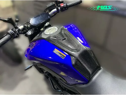 Vista 6 de Cubierta superior del tanque de combustible de fibra de carbono compatible con Yamaha MT-07 2021