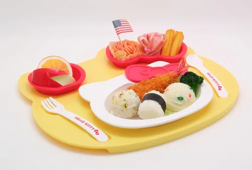 Vista 3 de OSK Sanrio Hello Kitty - Juego de platos y cubiertos para niños KP-18