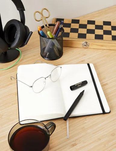 Vista 2 de Moleskine - Kit creativo esencial, tapa dura, grande (5 x 8.25 pulgadas), contiene cuaderno a rayas grandes y bolígrafo Moleskine x Kaweco, negro