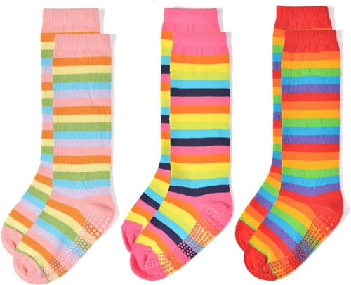 Vista 2 de EPEIUS Calcetines altos a la rodilla con rayas arco iris para bebé, medias de tubo antideslizantes, calcetines de fútbol para niños pequeños y niños