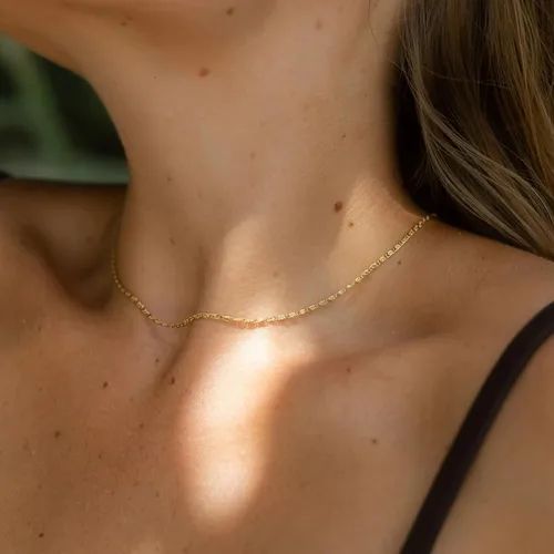 Vista 5 de CAROVO Gargantilla para mujer, delicado collar chapado en oro de 14 quilates, con lentejuelas y puntos brillantes, caja de clip satélite, collares