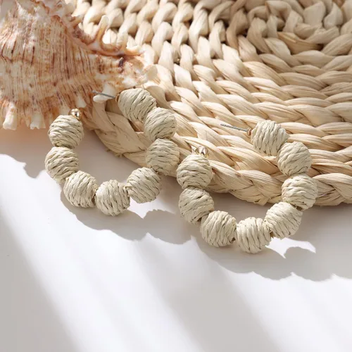 Vista 2 de Coloridos aretes colgantes de rafia para mujer, divertidos aretes colgantes de ratán de verano para playa, vacaciones, joyería para profesores