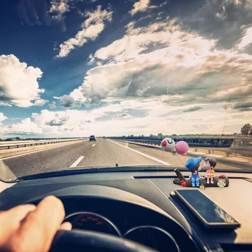 Vista 4 de YMIKOOVB34U7FAR-66 - Lindos adornos para el tablero de instrumentos del automóvil, bonita pareja besando a niño y niña, decoración interior del auto