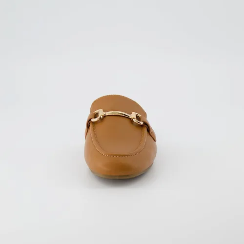 Vista 3 de CUSHIONAIRE Sandalias Yates con hebilla para mujer + espuma viscoelástica, anchos disponibles