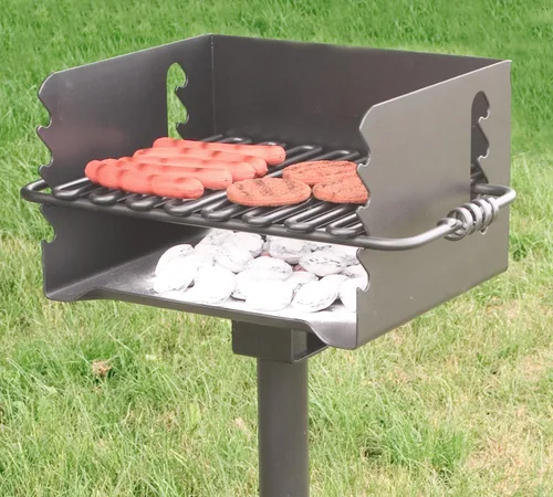 Vista 3 de Pilot Rock Park Style - Parrilla de carbón de acero al aire libre con rejilla de cocción, giro de 360 grados y caja de fuego de acero de calibre