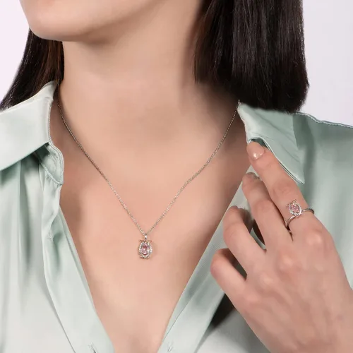 Vista 3 de Enchanted Disney Fine Jewelry - Collar de plata de ley y oro rosa de 10 quilates, 0.276 x 0.197in, cuarzo rosa ovalado facetado y 110 quilates