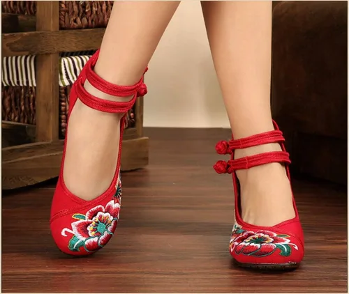 Vista 2 de BININBOX Zapatos de ballet Mary Jane con flores bordadas chinas para mujer
