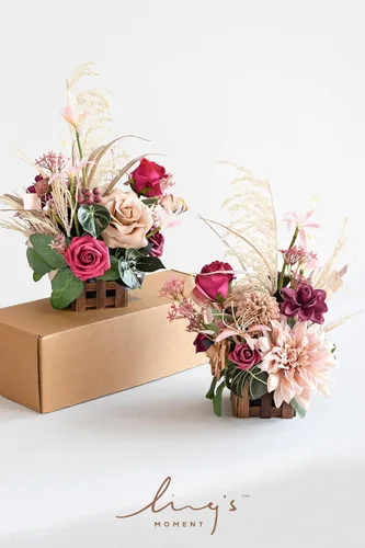 Vista 6 de Ling's moment Flores artificiales magenta con jarrón para decoración de mesa de boda, ramo de centro de mesa, maceta para ceremonia, recepción