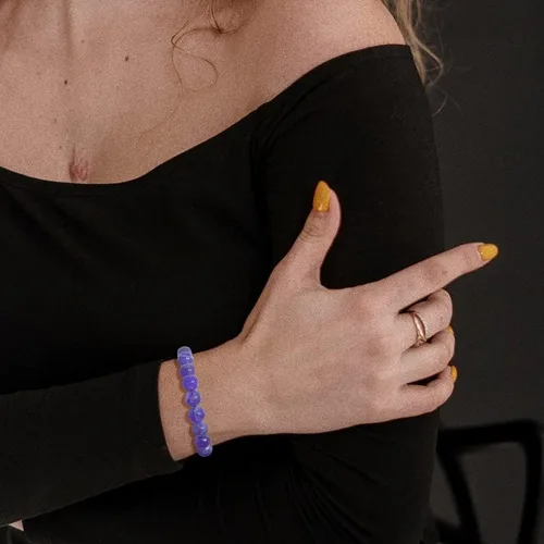 Vista 6 de OLARCU Pulsera elástica ajustable unisex con cuentas de cristal de amatista y poder curativo natural de 7 pulgadas, unisex.