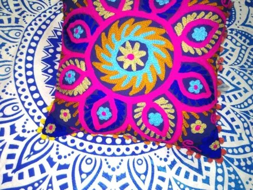 Vista 3 de INDACORIFY Suzani - Funda de cojín bordada de 16 x 16 pulgadas, funda de almohada decorativa, cojines indios con pompones para exteriores, fundas