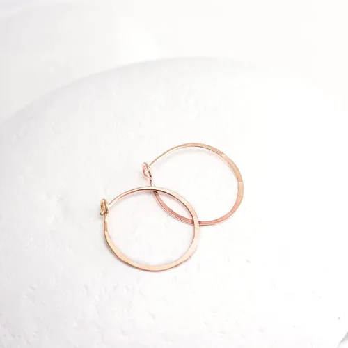 Vista 25 de Aretes de aro finos martillados, elegantes plata esterlina geométrica sólida, relleno de oro y relleno de oro rosa; para mujer por Lotus Stone